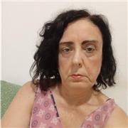 Diplomata, impartisce lezioni di italiano, storia e geografia